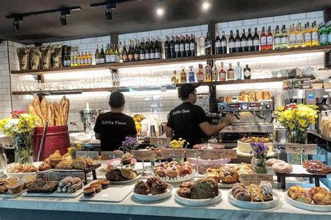 LITTLE FLOUR CAFÉ .